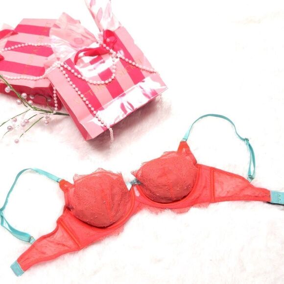 Victoria’s Secret Very Sexy Unlined Demi Bra - Picture 2 of 8